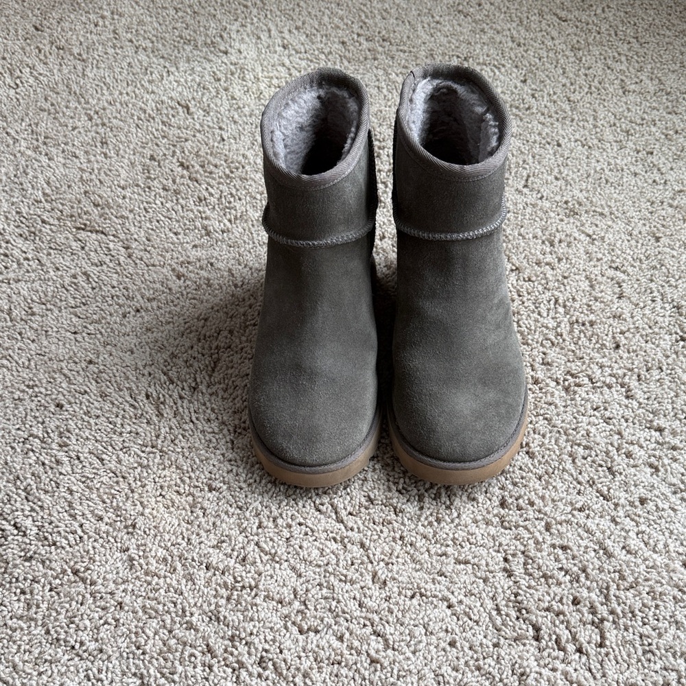 UGG Classic Femme Mini Suede Boots - Picture 6 of 10